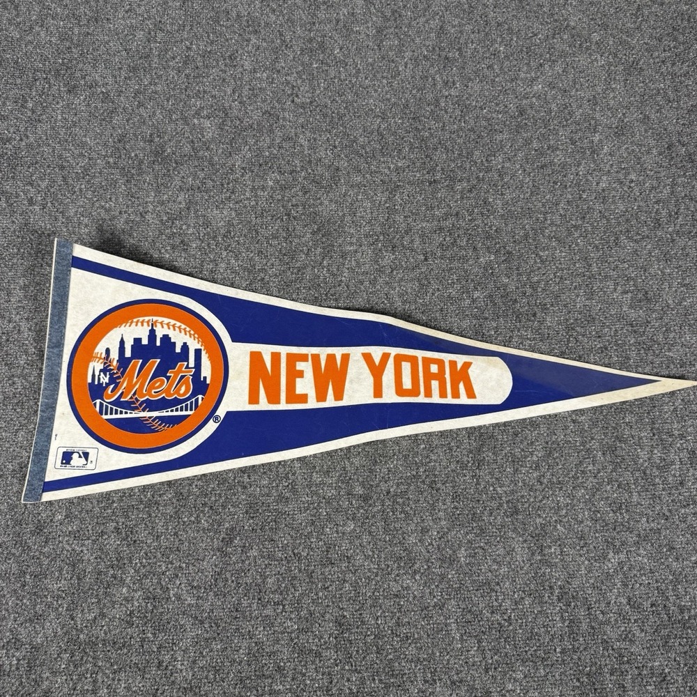 Vintage 1980's New York Mets Felt Pennant Flag Banner Baseball Memorabilia